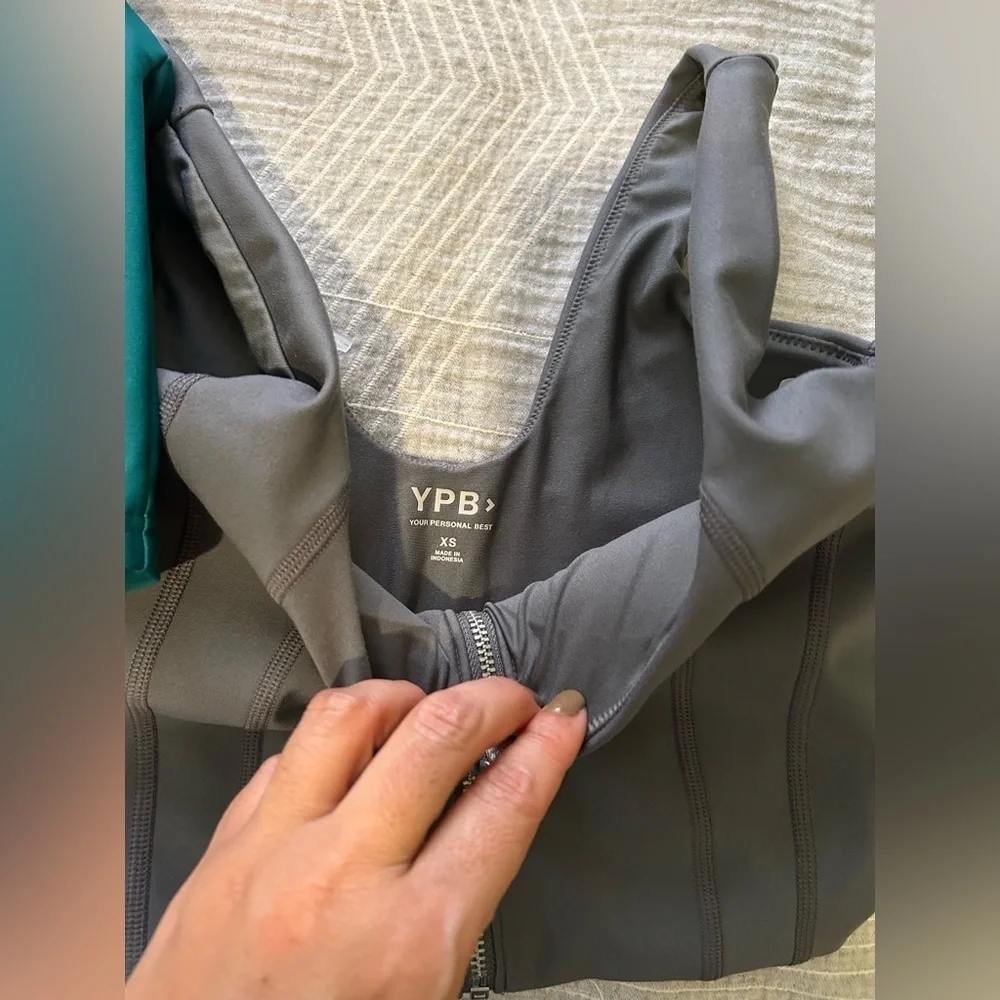 Bundle of three sports bras - Picture 10 of 10